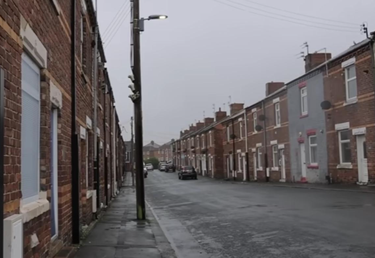 Evlərin 1 funt-sterlinqə satıldığı və binaların 